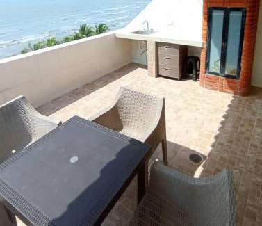 Tucacas Apartamento | Con Vista al Mar y Terraza Privada, Céntrico