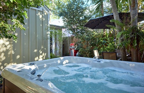 Downtown Cabaña | CONCH COTTAGE -Old Town Location - Alquiler de vacaciones SEMANAL - Bañera de hidromasaje - 1BD / 1BA