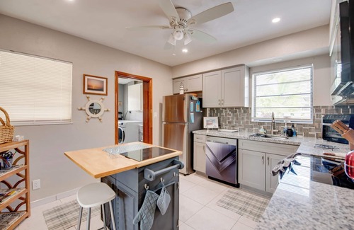 White St. Gallery Casa | Conch Keys | Private Pool & Outdoor Bar Paradise!
