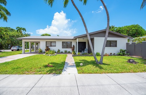 White St. Gallery Casa | Conch Keys | Private Pool & Outdoor Bar Paradise!