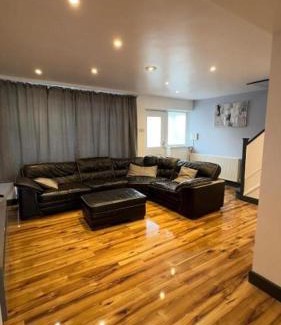 South Hornchurch Casa | Concord House, 3 bedroom house, 2 baths in Rainham,