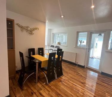 South Hornchurch Casa | Concord House, 3 bedroom house, 2 baths in Rainham,