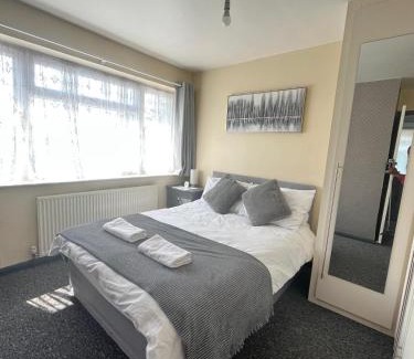 South Hornchurch Casa | Concord House, 3 bedroom house, 2 baths in Rainham,
