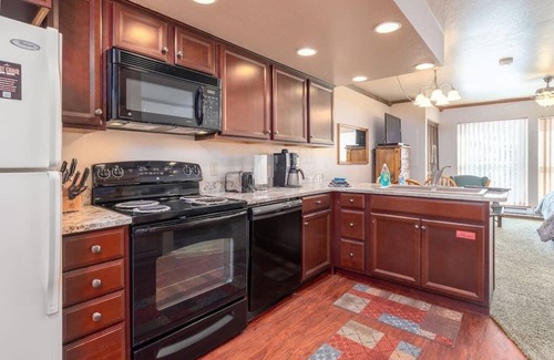 Brian Head Apartamento | Condo 108, Wifi, Community Pool, Jacuzzi, Lounge,
