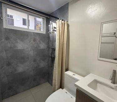 Lapu-Lapu Apartamento | Condo - 2 Bedrooms Family with Balcony