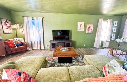 Russell Casa | Condo 2bd2bagrilllaundry-10pp-pet Friendly