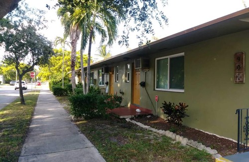 Parkside Apartamento | Condo#3. KING SIZE BED, HIGH SPEED INTERNET and FREE PARKING.