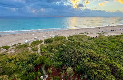 Singer Island Apartamento | Condo at Amrit Ocean Resort with Panoramic Views