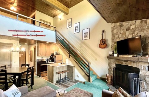 Lutsen Condominio | Condo at Lutsen Mtn Ski in Ski out Hike Bike Ski Swim etc