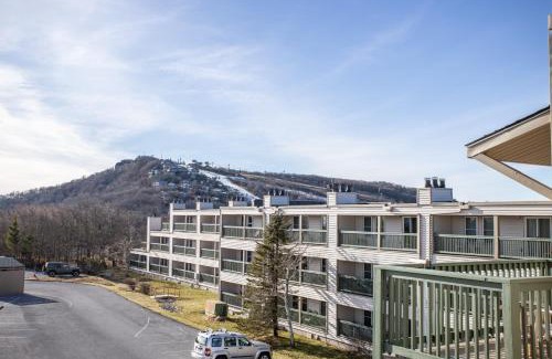 Banner Elk Casa | Condo at Pinnacle Inn Resort