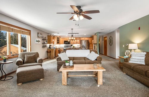 Arkdale Condominio | Condo at waterfront resort with golf course views, central AC, W/D, & pool