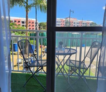 Mactan Export Processing Zone Apartamento | Condo Azur Suites A125 Amani Resorts Residences , 5 minutes Airport, Netflix, Stylish, Cozy with Luxurious Swimming Pool