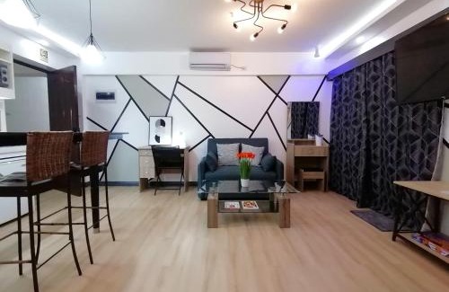 Mactan Export Processing Zone Apartamento | Condo Azur Suites E507 near Airport, Netflix, Stylish, Cozy with swimming pool