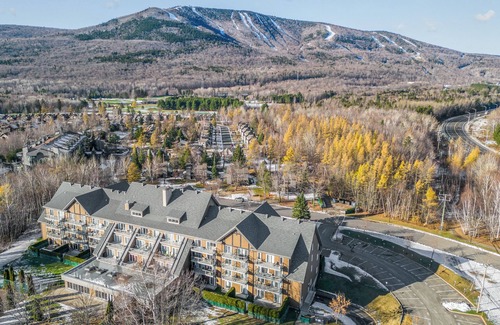 Beaupre Condominio | Condo des Neiges. Vue Imprenable sur la Montagne, Piscine Intérieure