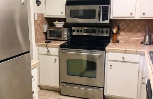 Uptown Condominio | Condo - Desirable Area of Alamo Heights in San Antonio