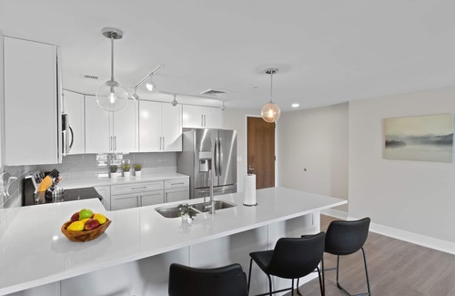 Canandaigua Condominio | Condo| | Hot Tub | Pool | Restaurant | Canandaigua Lake