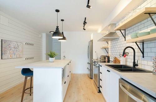 Bromont Apartamento | Condo in a building suite 203