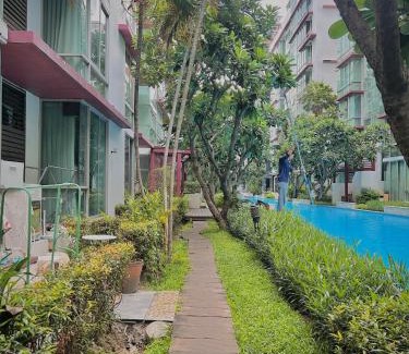 Suan Luang Apartamento | Condo In Bangkok With Pool and Garden