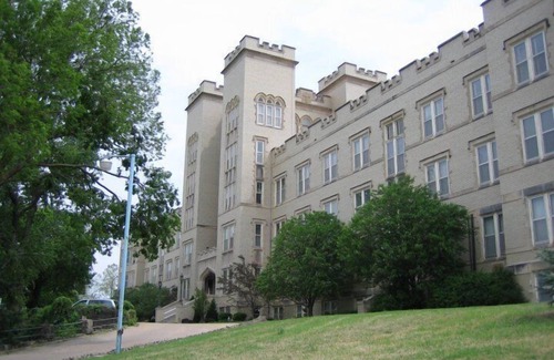 Salina Condominio | Condo in Historic College Building