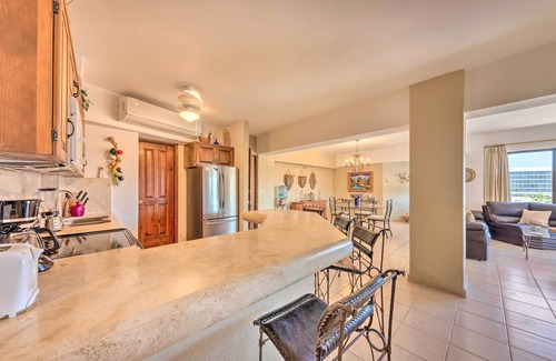 Centro Condominio | Condo in Plaza Nautica < 1 Mile to The Arch!