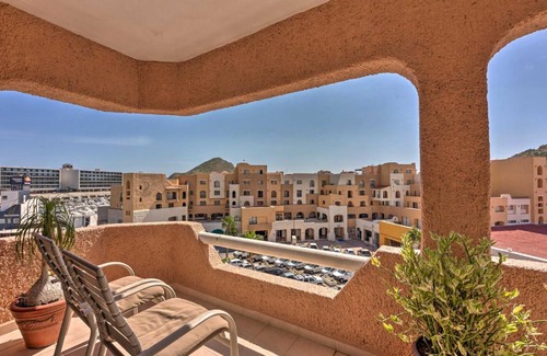 Centro Apartamento | Condo in Plaza Nautica Less Than 1 Mile to The Arch!