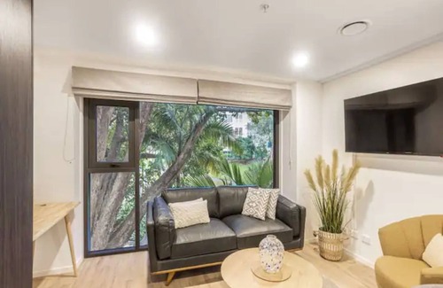 Newton Casa | Condo in Queen St CBD w Pool and Gym Zodiak Stays