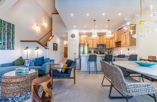 Willow Grove Condominio | Condo in Silverthorne Close to Ski Resorts w/ Private Balcony & Work Area!