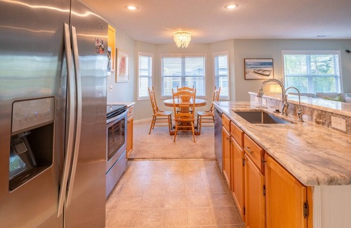 St. James Condominio | Condo in St James in Southport - Great amenities!