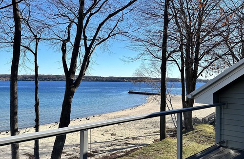 Suttons Bay Condominio | Condo in world class Leelanau Peninsula, Suttons Bay Beach Condo