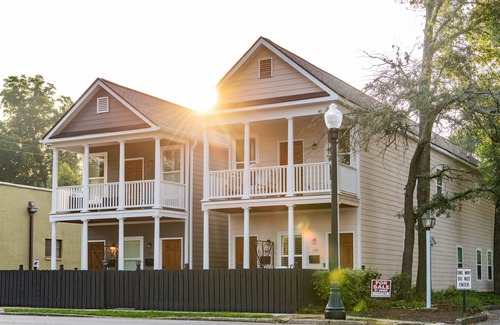 Aiken Condominio | Condo located downtown Aiken that's only a 5-minute walk to the Alley!