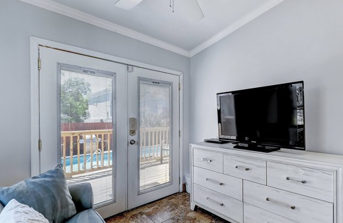 Beach Institute Condominio | Condo Near Forsyth Park with Pool in Courtyard! By Southern Belle Savannah