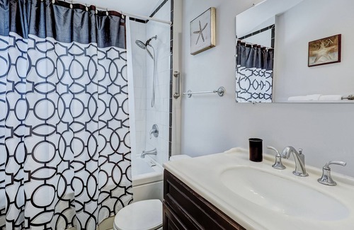 Beach Institute Condominio | Condo Near Forsyth Park with Pool in Courtyard! By Southern Belle Savannah