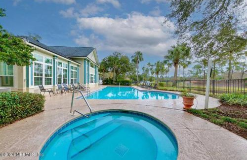 Southside Apartamento | Condo near Jax Beach and Mayo Clinic