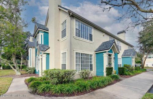 Southside Apartamento | Condo near Jax Beach and Mayo Clinic