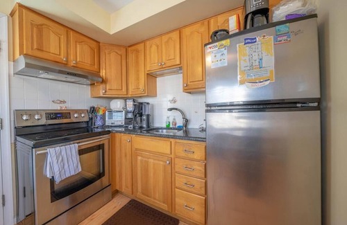 Stone Harbor Condominio | Condo on 98th Street in Stone Harbor close to restaurants, shopping and the beach!