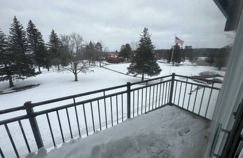 Gaylord Condominio | Condo on Otsego ski and golf resort in Gaylord fun for every season
