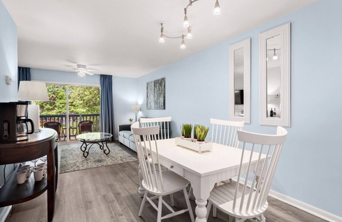 North Charleston Condominio | Condo overlooking Pond