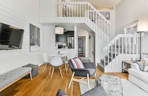 Mont-Tremblant Condominio | Condo Overlooking Mont-Tremblant & Lake