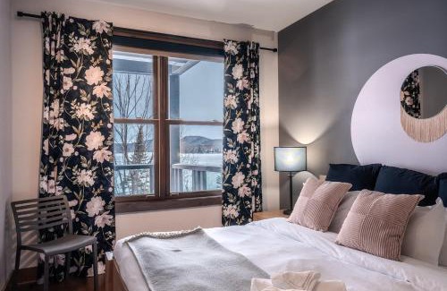Lac Superieur Village Casa | Condo overlooking Lac Superieur & mountain views