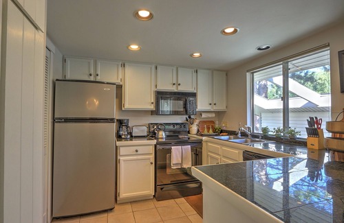 Carbondale Condominio | Condo Overlooking Pond w/ 2 Fly Fishing Badges, Golf, Tennis & 24 Mi. to Aspen!