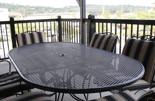 French Lick Condominio | Condominios Duerme hasta 8 / Unidad 205 / Derecha acrooss la carretera de French Lick hotel!