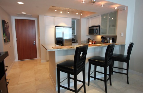 Lauderdale Beach Condominio | Condominio Stps Off Beach W / Spa Services ¡ALQUILERES MENSUALES SOLAMENTE!