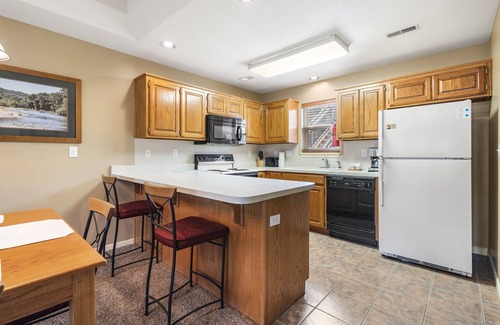 Branson West Condominio | Condo & Suite with Lock-off Connection in Serene, Gated Community