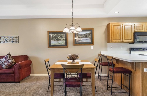 Branson West Condominio | Condo & Suite with Lock-off Connection in Serene, Gated Community