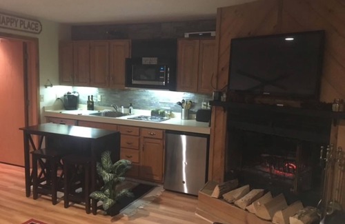 Mancelona Condominio | Condo that sleeps 8 near Torch Lake with a pool, hot tub, sauna and fitness room