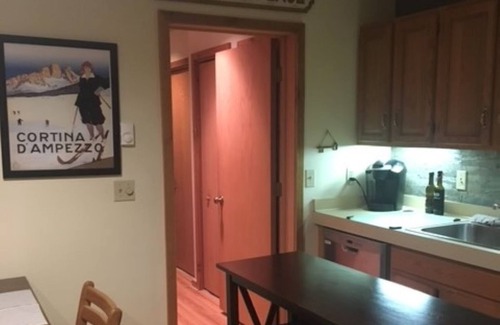 Mancelona Condominio | Condo that sleeps 8 near Torch Lake with a pool, hot tub, sauna and fitness room