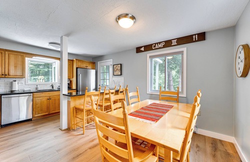 North Woodstock Condominio | ¡NUEVO! Condominio con terraza y parrilla, 4. 5 millas a Loon Mountain