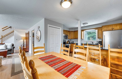North Woodstock Condominio | ¡NUEVO! Condominio con terraza y parrilla, 4. 5 millas a Loon Mountain
