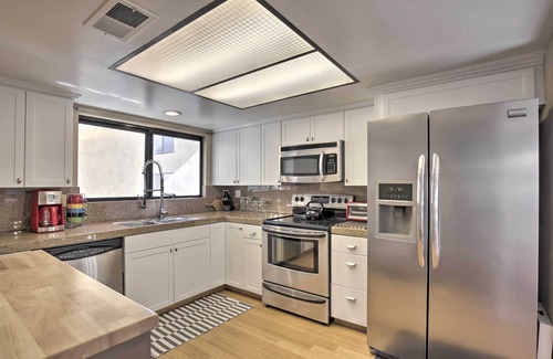 Canyon Corridor Condominio | ¡NUEVO! Condominio w / Mountain Views-3mi a DT Palm Springs