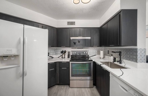 Ventura Casa | Condo w/ Pool + Gym + Golf + Jacuzzi + Game Areas!